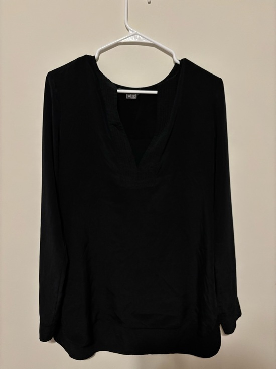 Vince Tops - Vince Black Deep V Long Sleeve Tunic 100% Silk Size 10